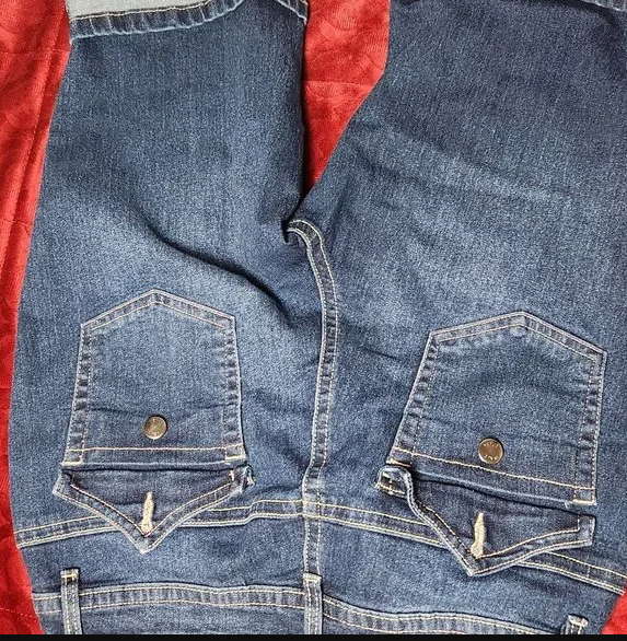 Trendy Knee-Length Denim Shorts for Women Bermuda Pants for Vacation Size Medium