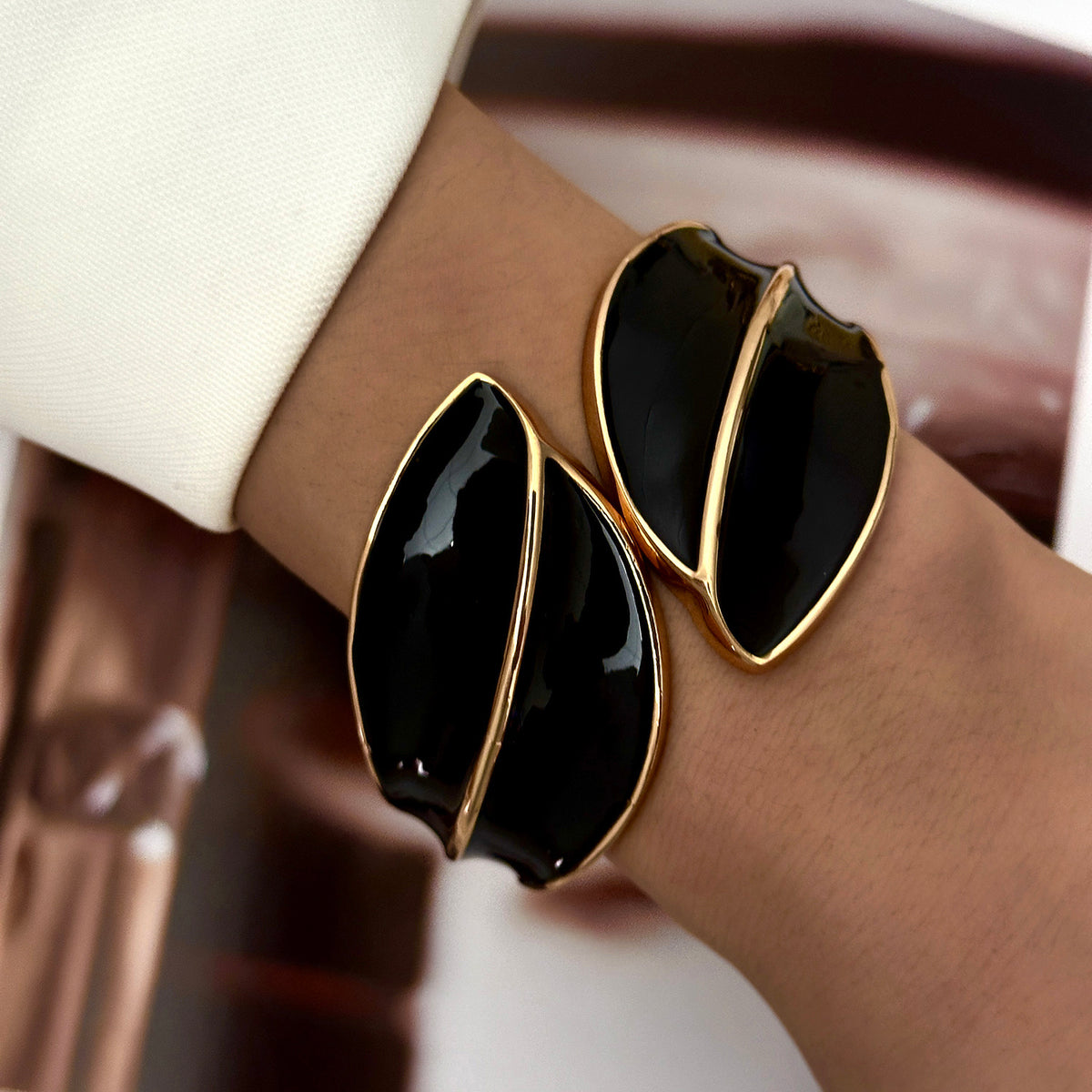2PCS Black & Gold Enamel Statement Bracelet Set – Leaf Wrap Cuff & Zebra Stripe Bangle