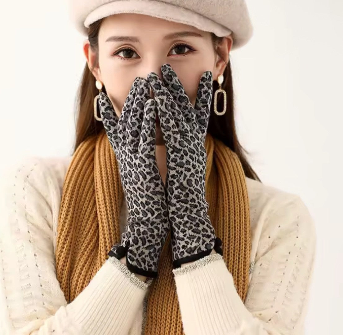 2pcs Women’s Patterned Knit Winter Gloves: Leopard & Floral