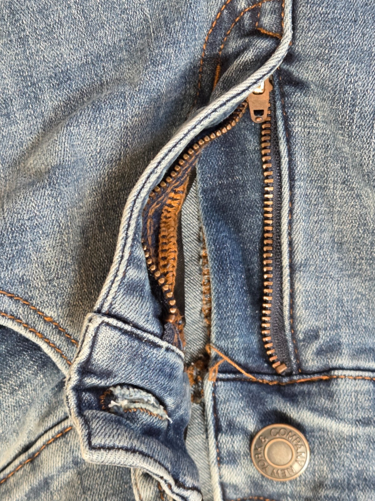 NY & Co Distressed Capri Denim Jeans for Women Size 10 Mid Rise Blue Stretch