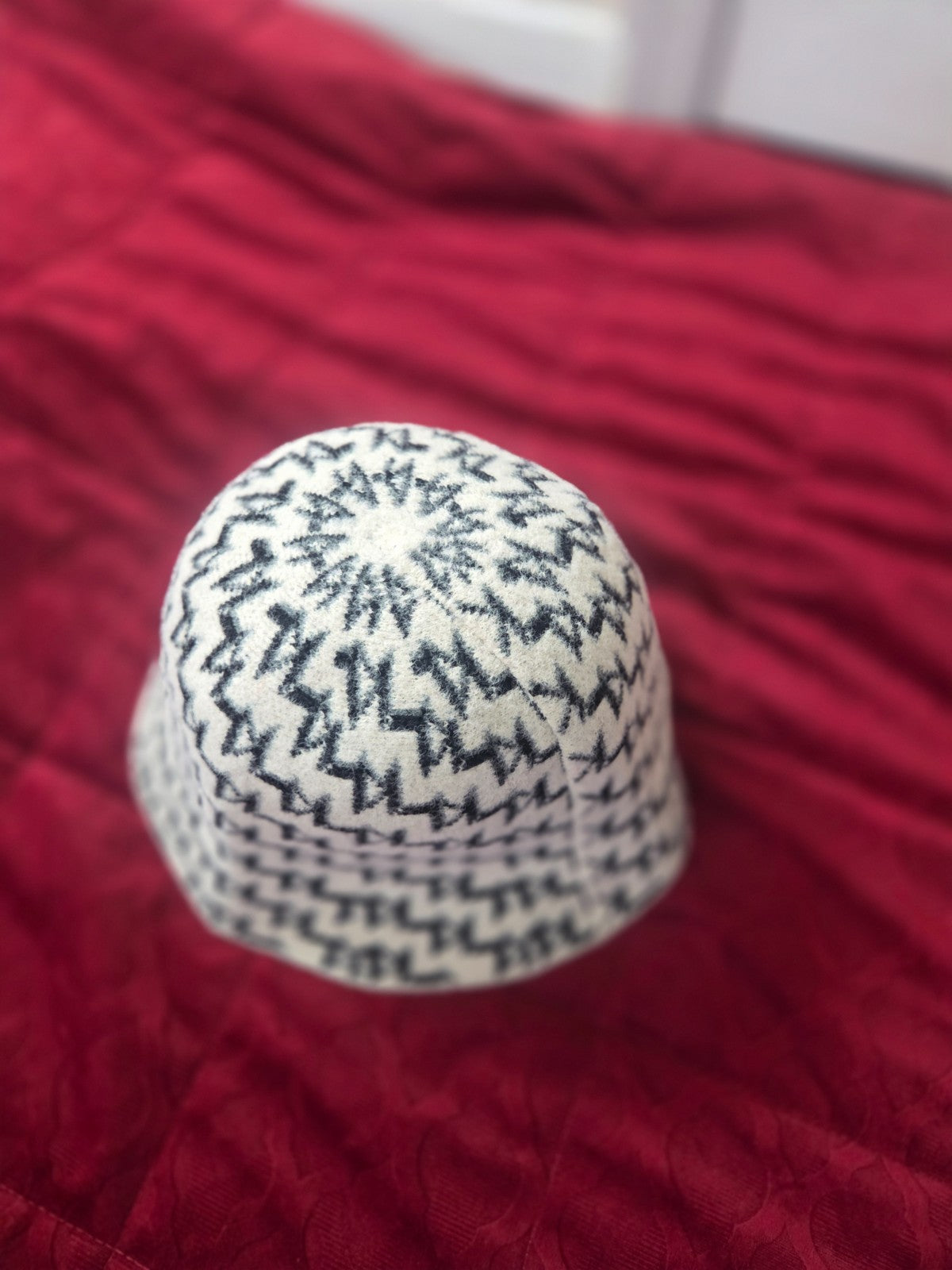 Zig Zag Knit Bucket Hat Women’s Retro Winter Cloche Stasia Style Cream & Black