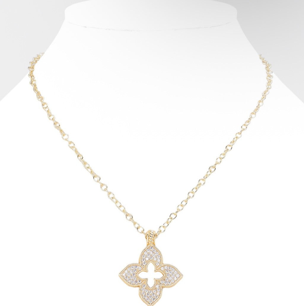 Gold Clover Quatrefoil Pave Rhinestone Pendant Necklace Elegant Fashion Jewelry