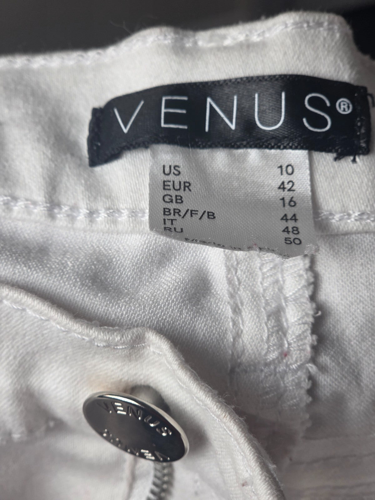 Venus White Denim Knee Length Jeans Shorts Size 10 Women’s Stretch Casual