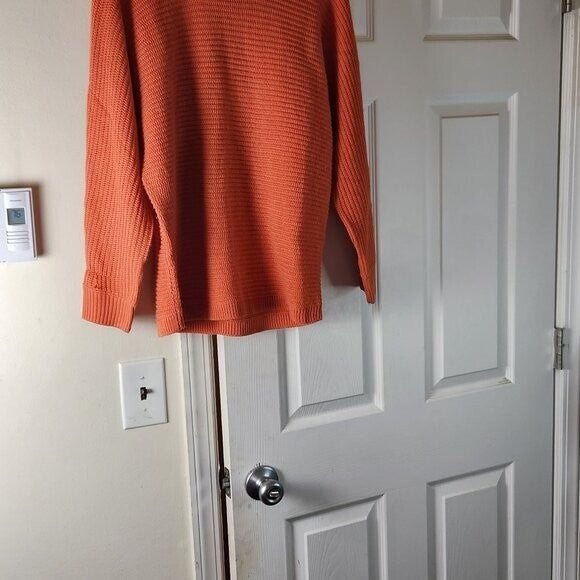 Women's Size Medium Coral Venus Button Back Detail Sweater