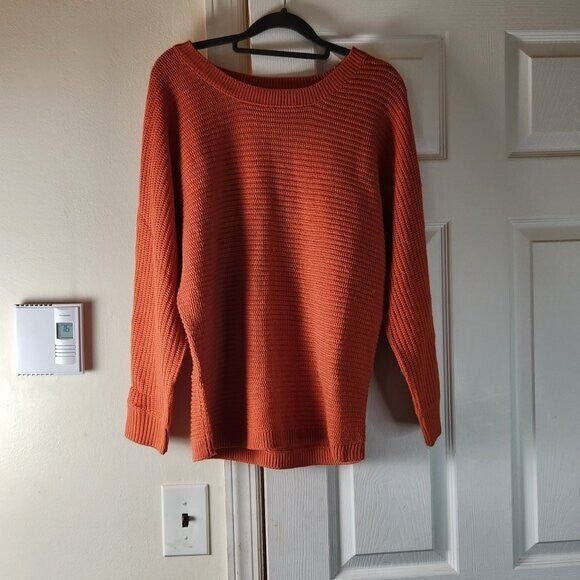Women's Size Medium Coral Venus Button Back Detail Sweater