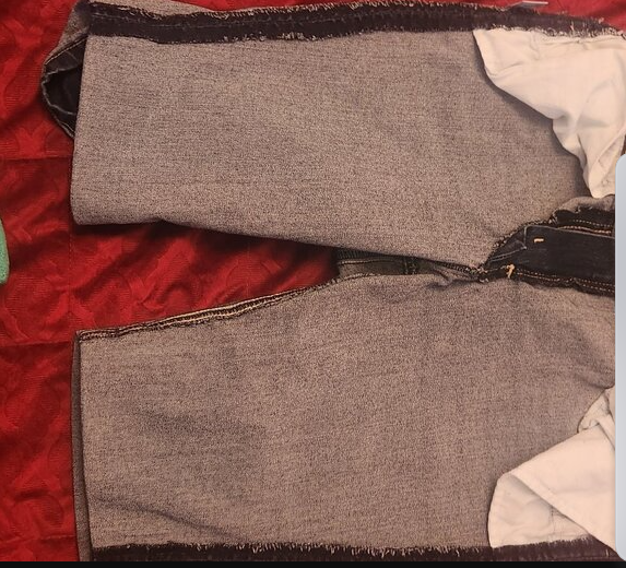 Trendy Knee-Length Denim Shorts for Women Bermuda Pants for Vacation Size Medium