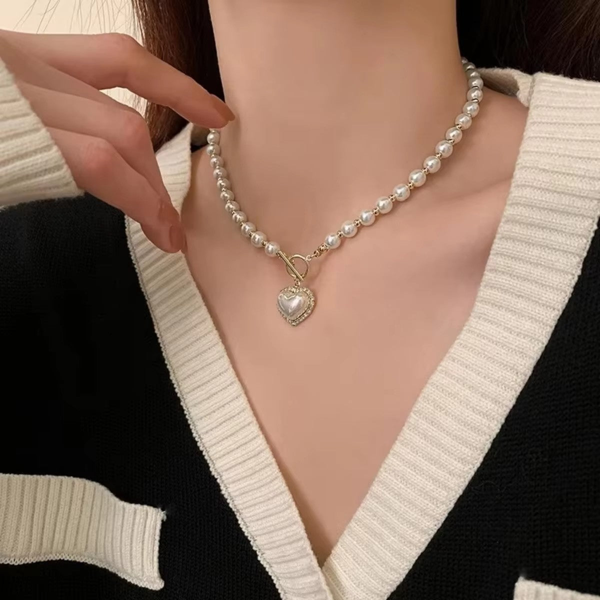 White Pearl Choker Necklace Heart Pendant Gold  Clasp Romantic Bridal Jewelry