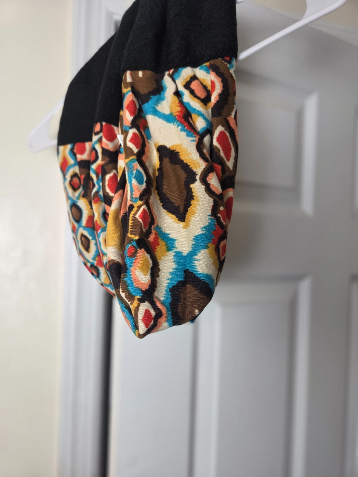 Pebble Print Color Block Knit Scarf Soft Winter Wrap for Women Fashion Accessory