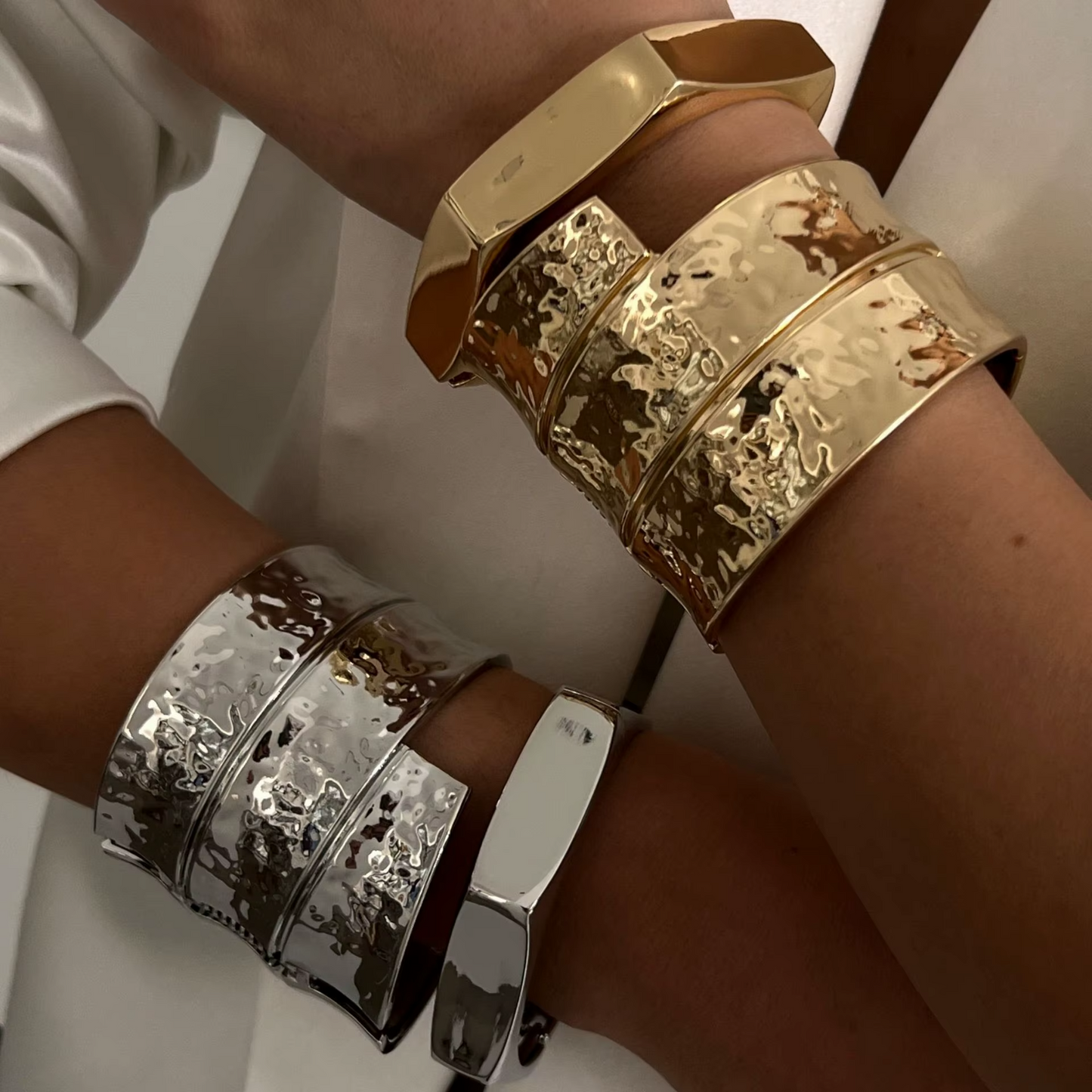 2pcs Wide Hammered Hinged Bangle Bracelet Set Gold Silver Tone Statement