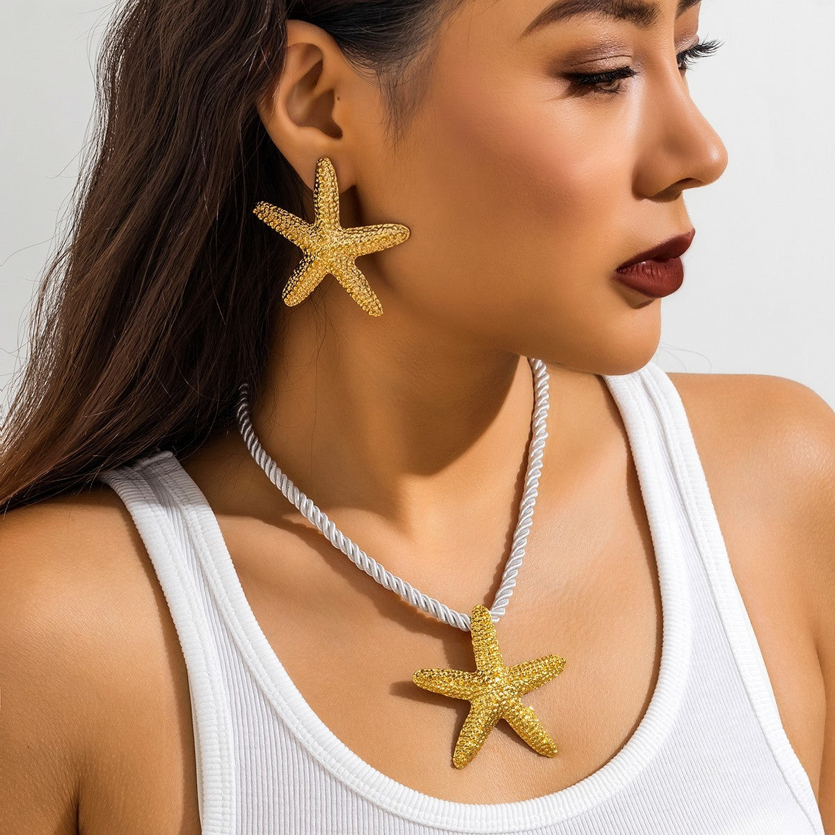 Gold Starfish Necklace White Rope Chain Beach Jewelry for Women Summer Fashion