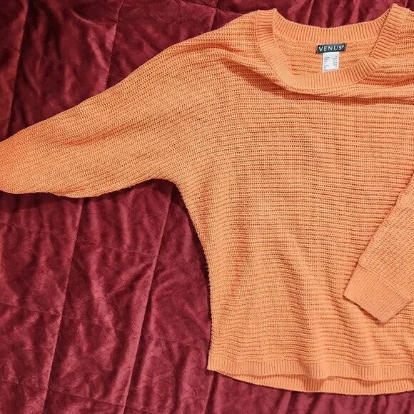 Women's Size Medium Coral Venus Button Back Detail Sweater