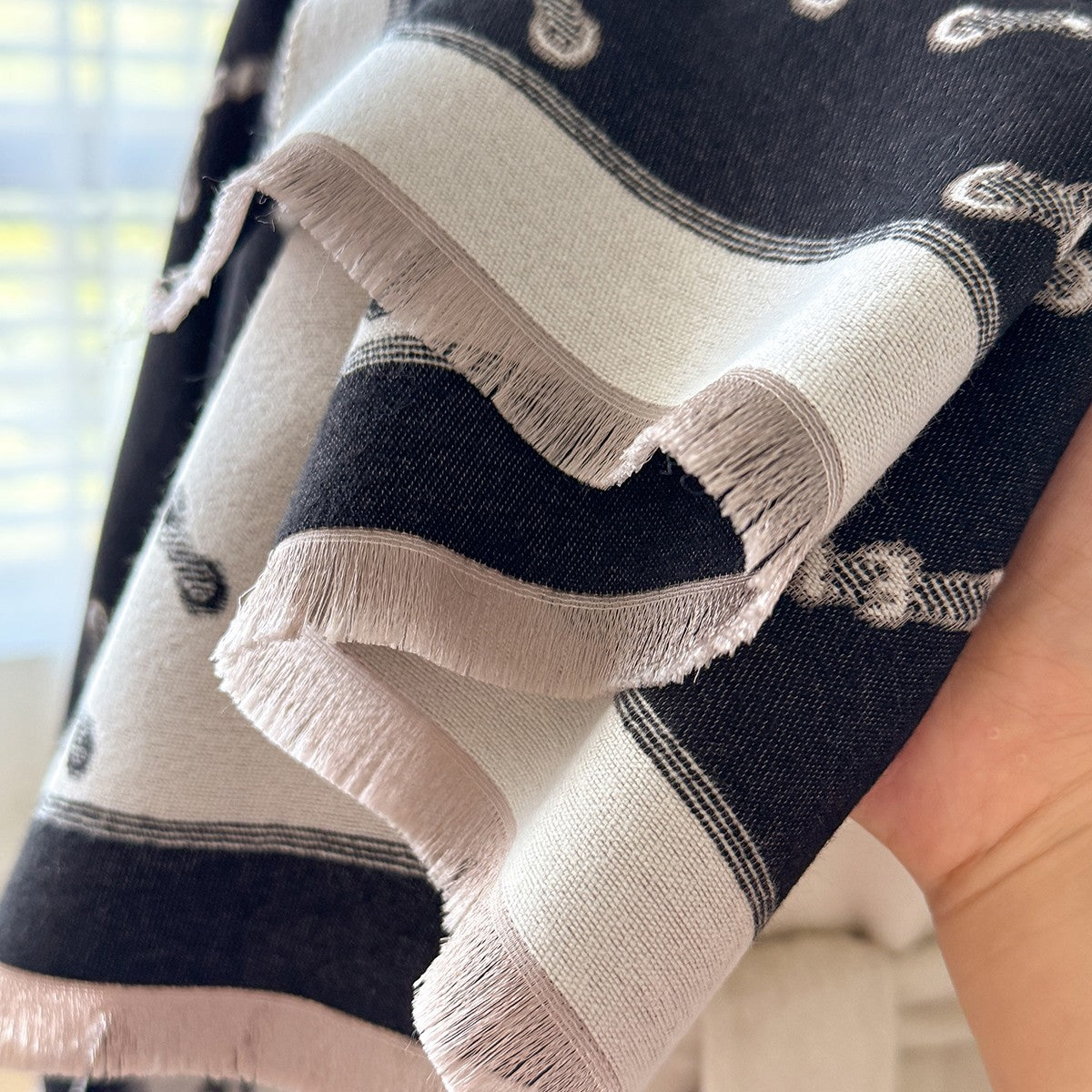 Reversible Equestrian H-Chain Scarf Shawl Black White Horse Print 73" x 25.5"