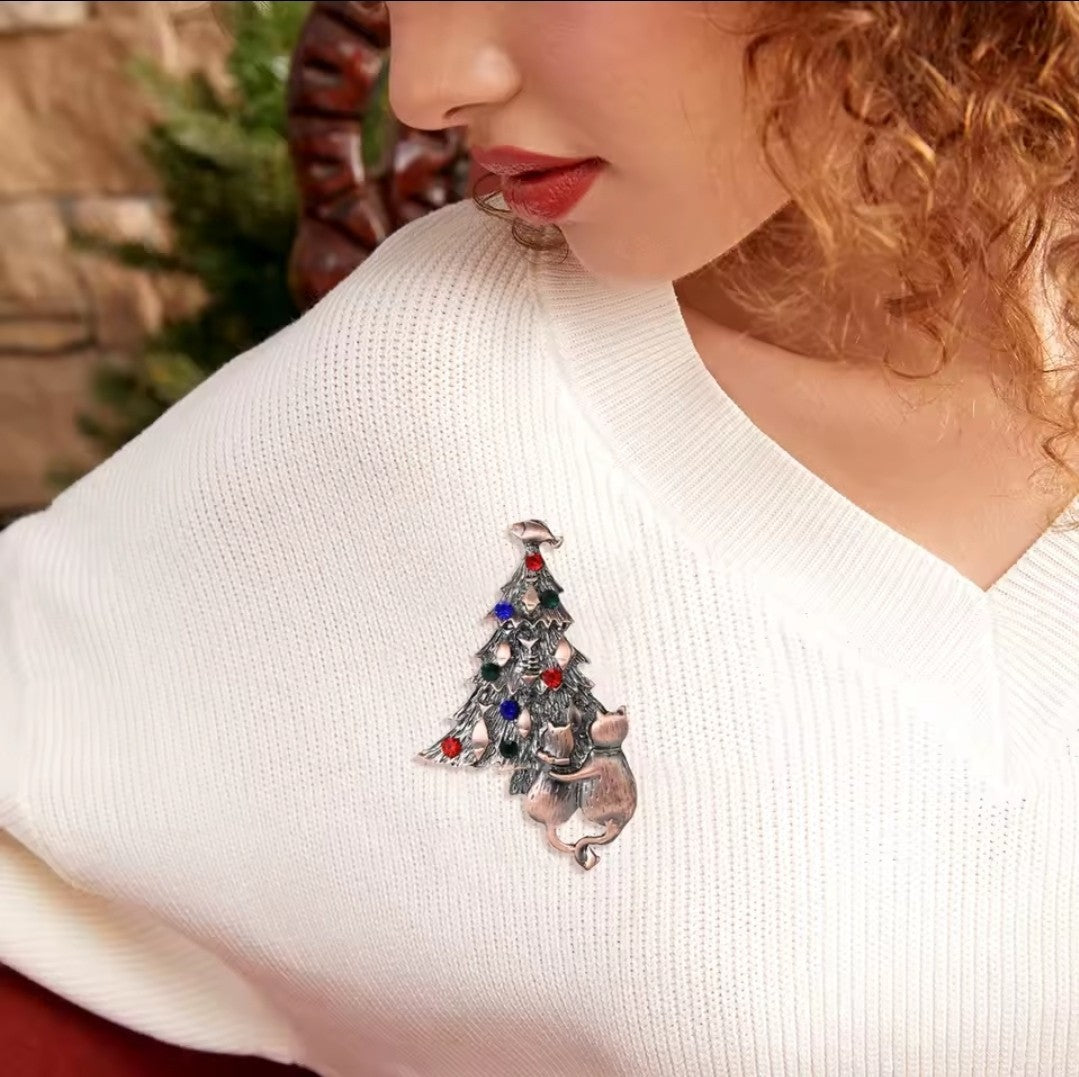 Vintage Style Cat Christmas Tree Brooch Pin Rhinestone Copper Tone Pendant Gift