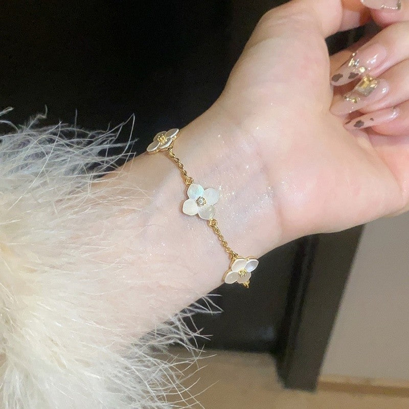 2PCS Gold Tone White MOP Clover Bracelet Set Dainty Lucky 5-Motif Gift