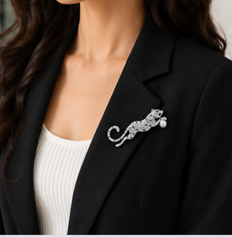 Crystal Leopard Brooch Pin for Women Rhinestone Animal Lapel Pin Faux Pearl Jacket Scarf Hat Accessory