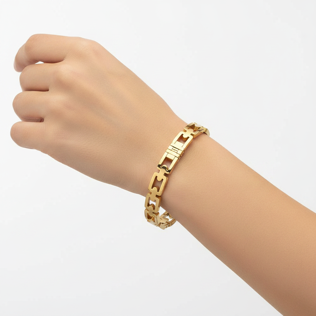 Minimalist Square Chain Bangle – Clasp Detail