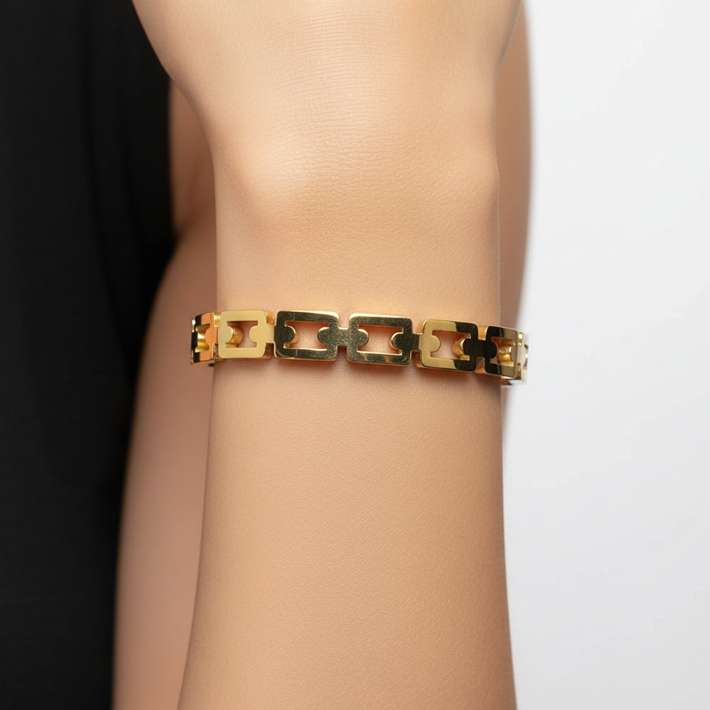 Minimalist Square Chain Bangle – Front
